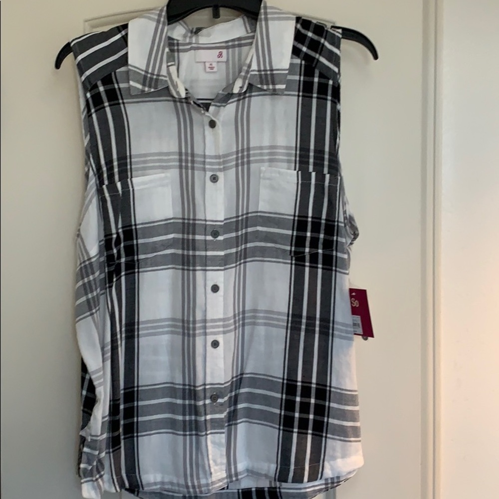 BRAND NEW Sleeveless Woman’s Top